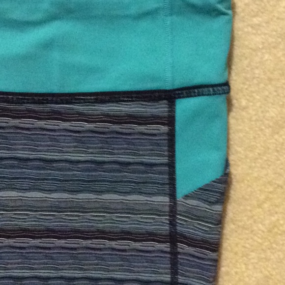 LULULEMON Althetica Blue Multi Cropped Capri - Picture 5 of 7